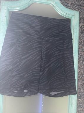 90 Degree By Reflex Black Zebra-Print Athletic Short with Subtle Jacquard